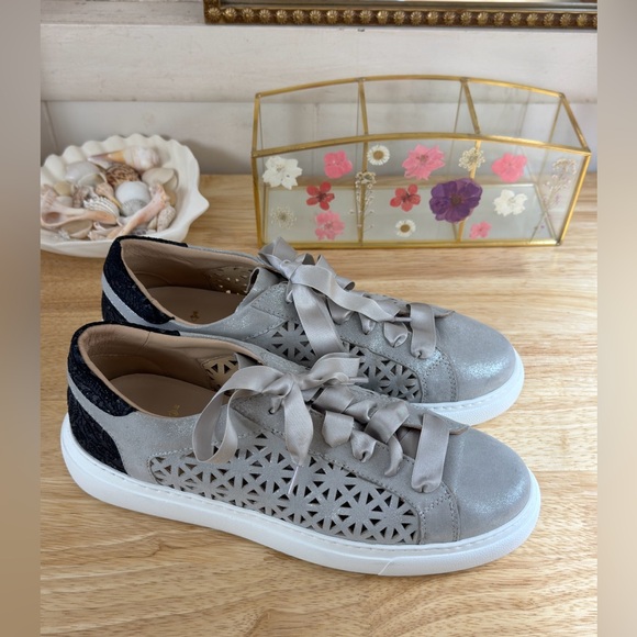 Clorinda Antinori Perforated Leather Zoey Lace Up Sneakers Size 39 Designer - Picture 1 of 9